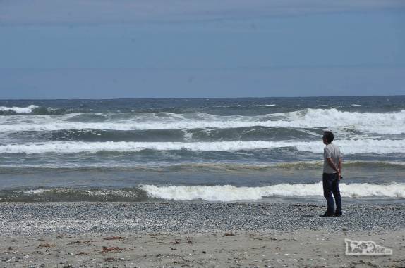 Admirando a bela e extensa Playa Mar Brava, na costa noroeste da ilha de Chiloé, no sul do Chile